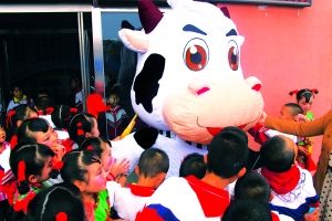 豆思牛走进新营小学